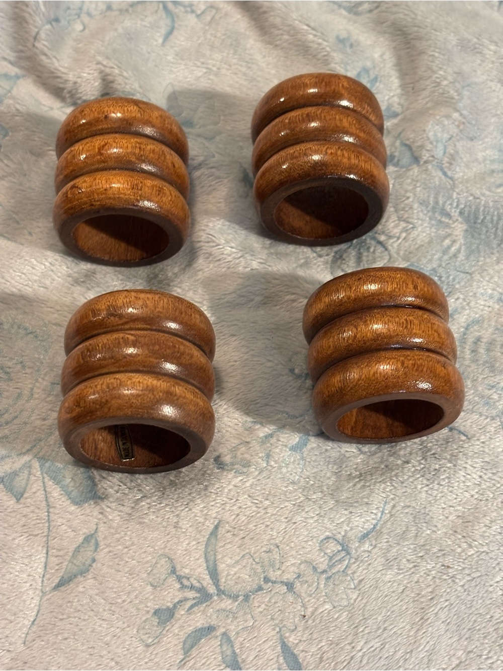 Wooden Ribbed Napkin Rings - Brown - Picture 2 of 2